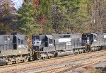 NS 1592 heads southbound 